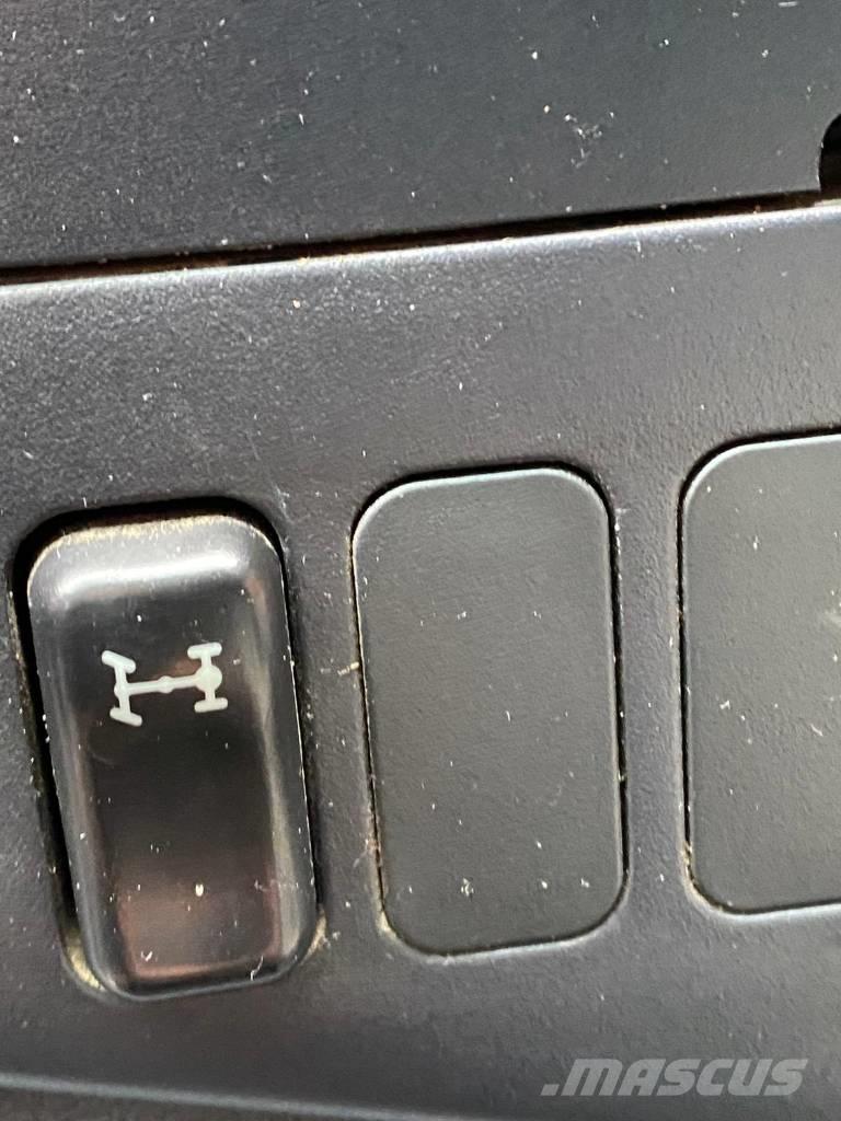 Mercedes-Benz 212 D Pick up de caixa aberta