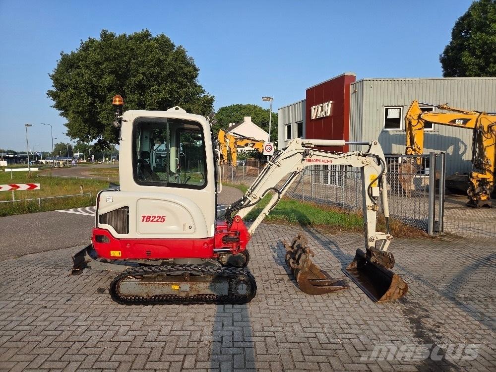 Takeuchi TB225 Miniescavadeiras