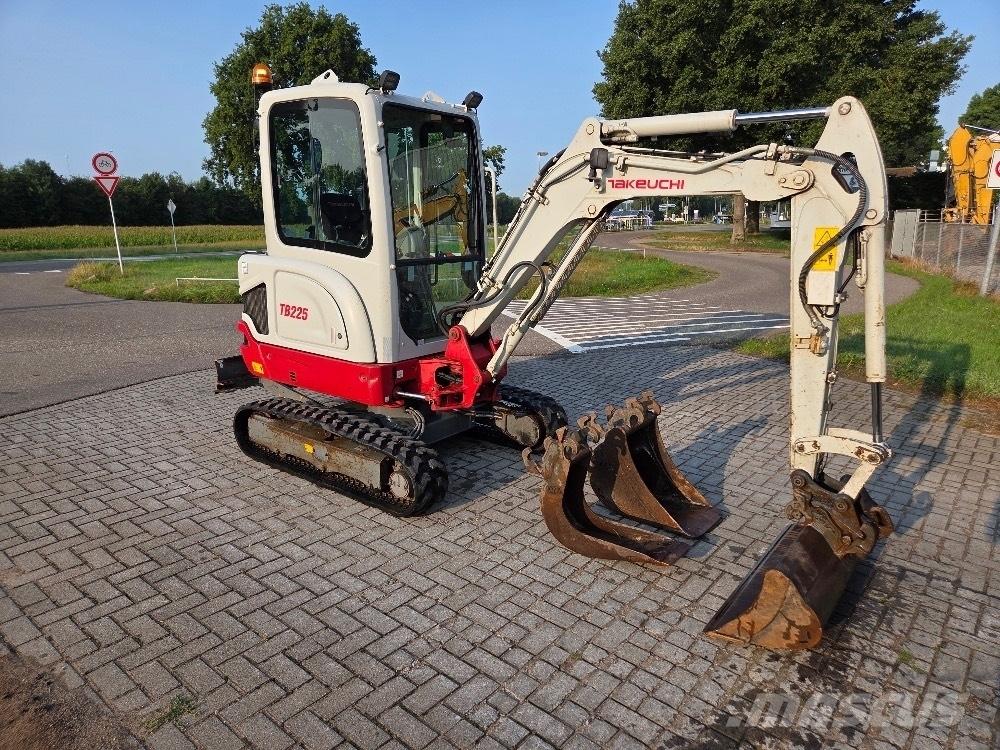 Takeuchi TB225 Miniescavadeiras