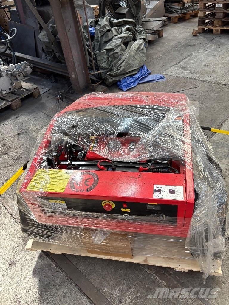 Nicolas HB800 Corta-Relvas montadas e arrastadas