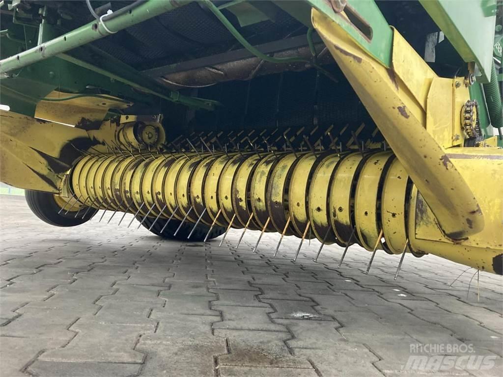 John Deere 550 Enfardadeira de rolos