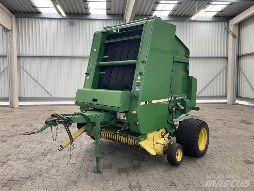 John Deere 550 Enfardadeira de rolos