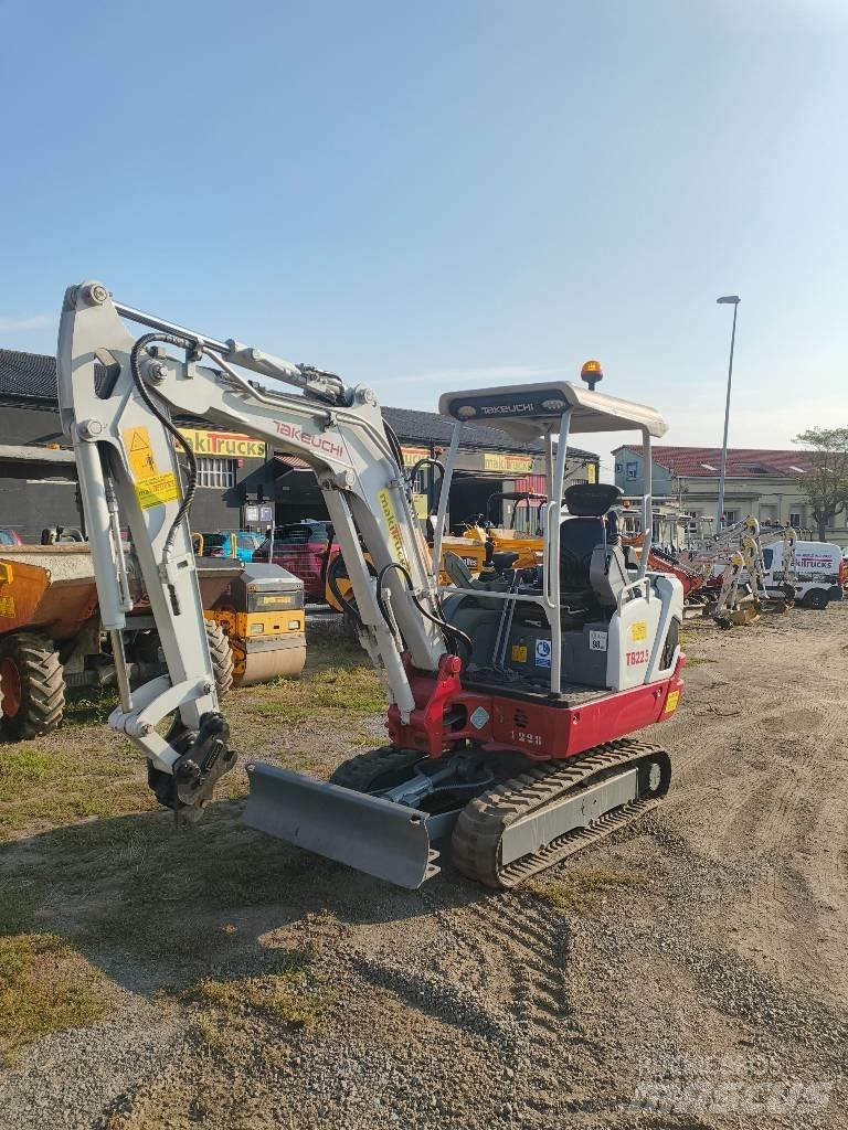 Takeuchi TB 225 Miniescavadeiras