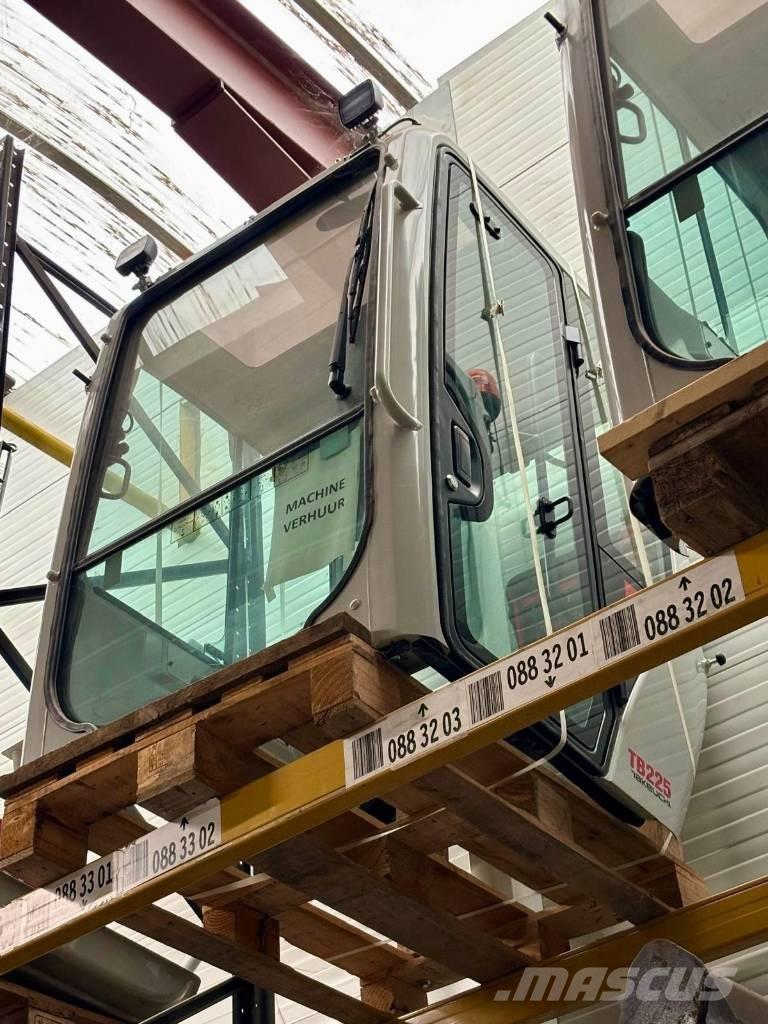 Takeuchi TB 225 Miniescavadeiras