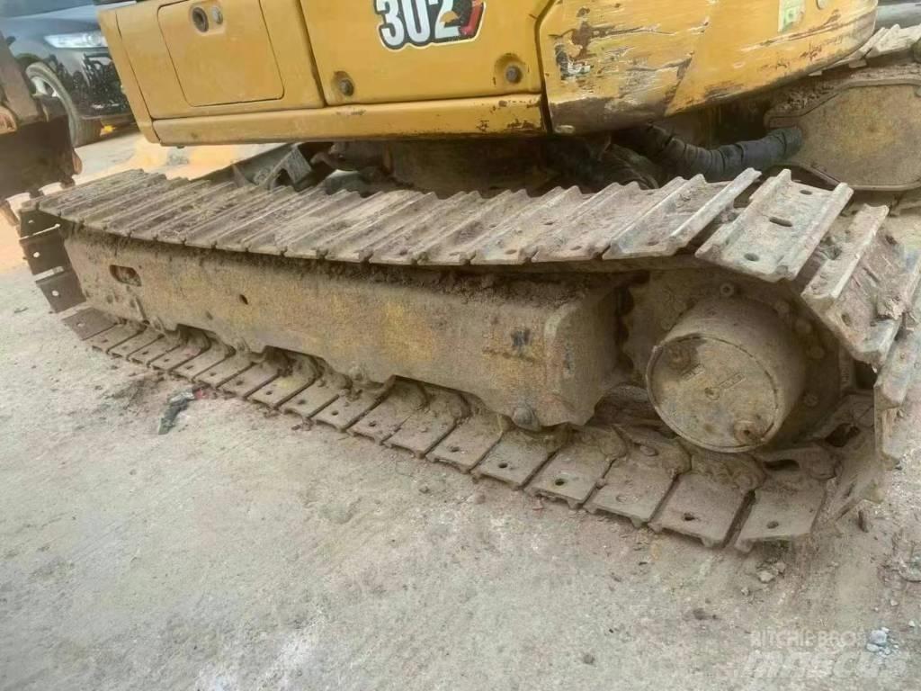 CAT 302 Miniescavadeiras