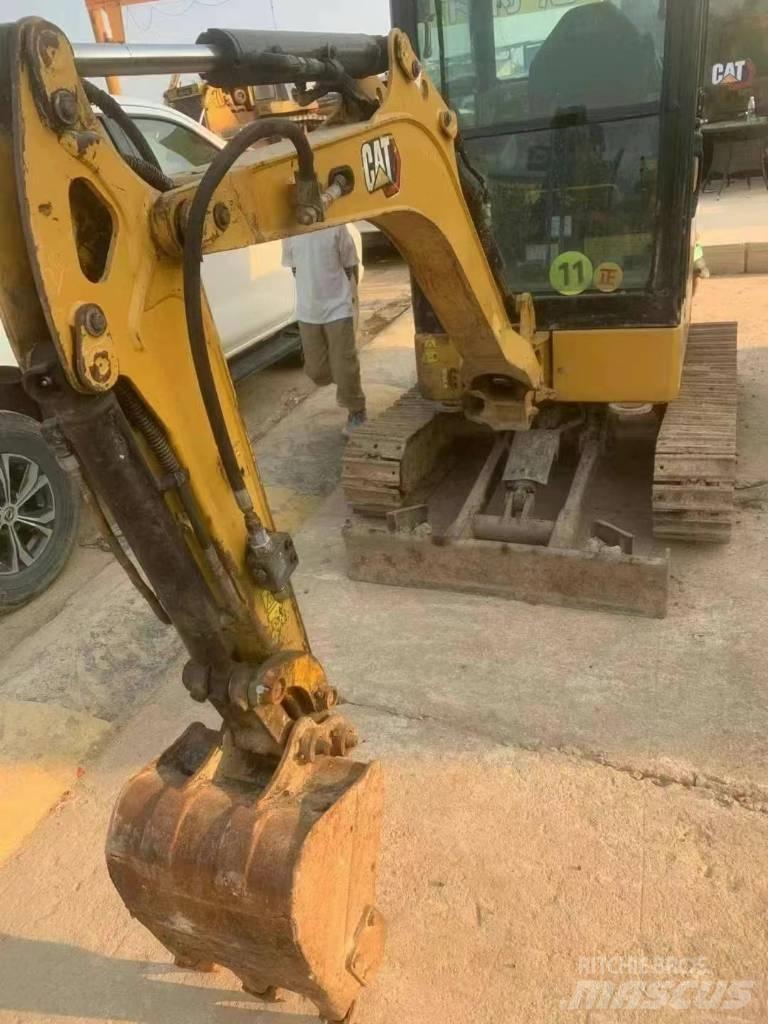 CAT 302 Miniescavadeiras