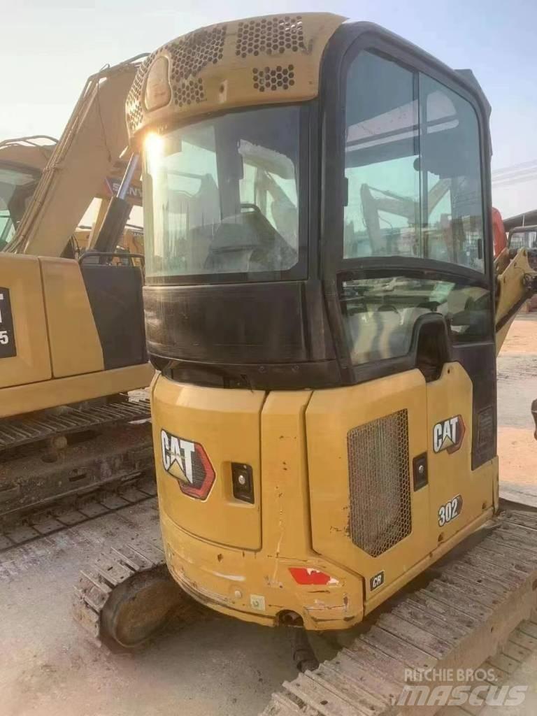 CAT 302 Miniescavadeiras