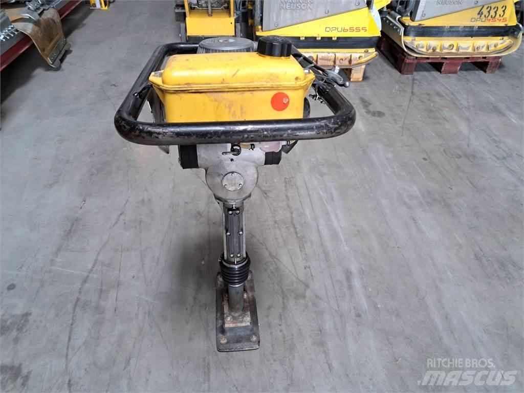 Wacker Neuson BS30 Saltitões