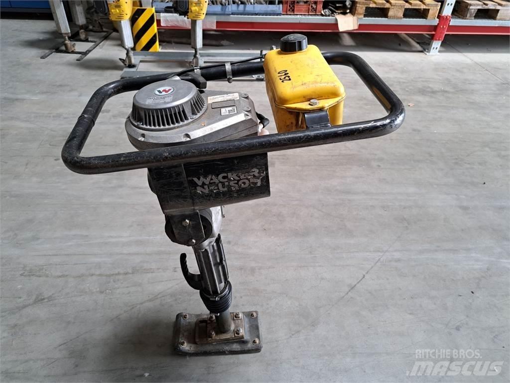 Wacker Neuson BS30 Saltitões