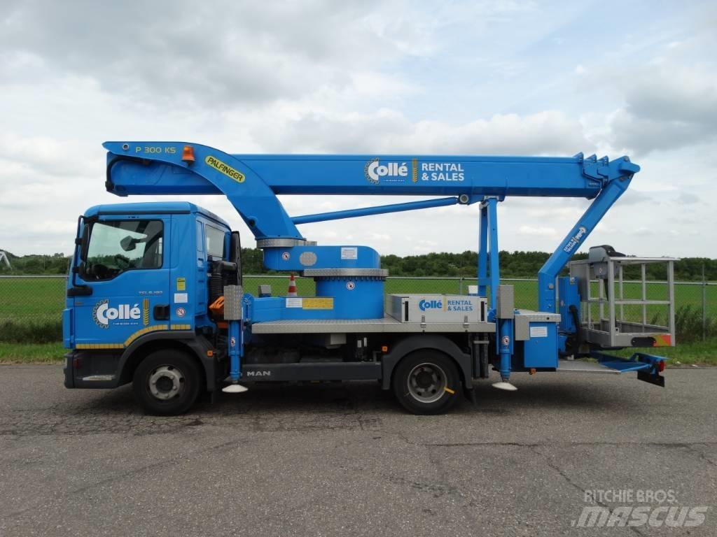 Palfinger P 300 KS Plataformas aéreas montadas em camião