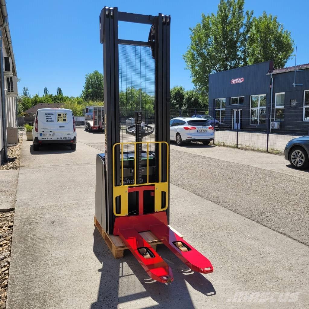 Hyster S 1.6 Empilhador para operador externo