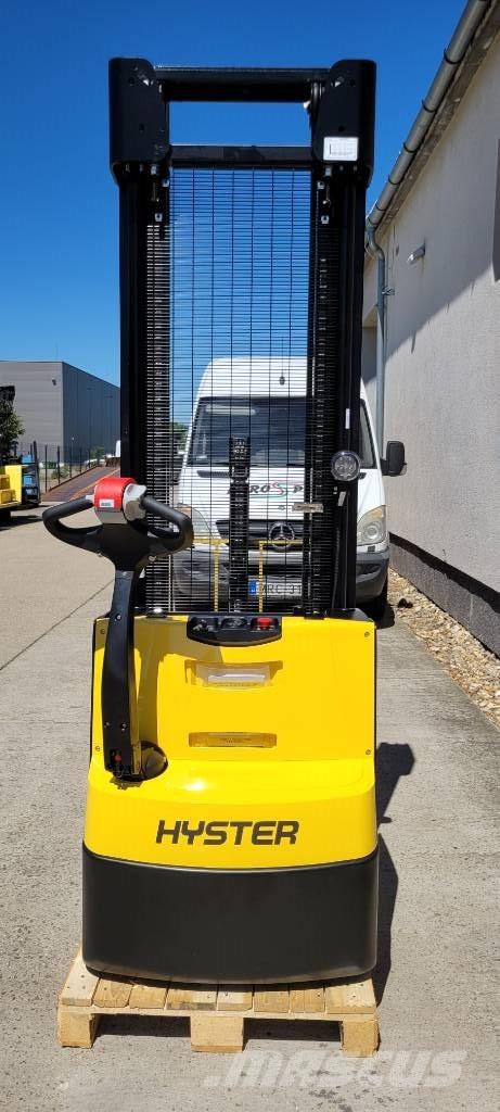 Hyster S 1.6 Empilhador para operador externo