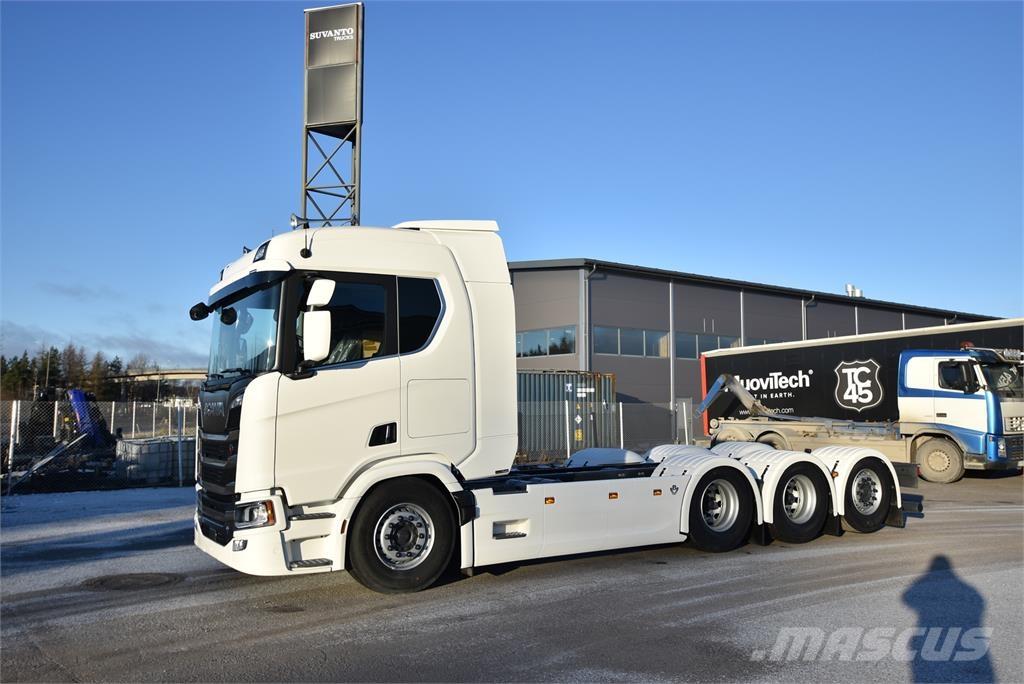 Scania R590 8X4 Camiões de chassis e cabine