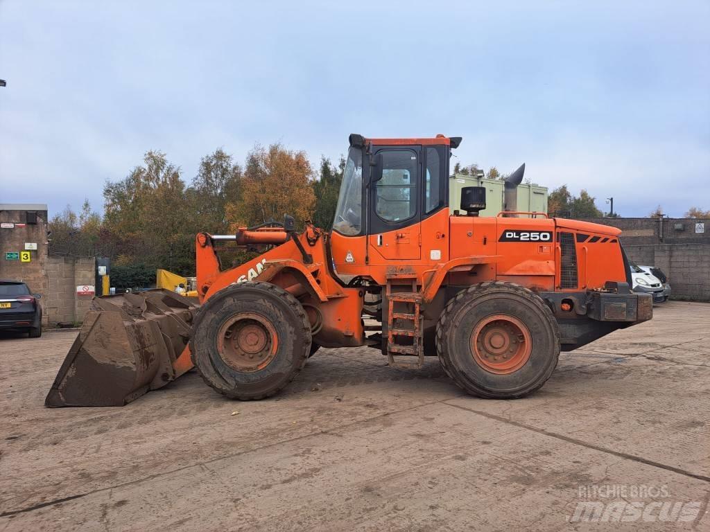 Doosan DL 250 Carregadeiras de rodas