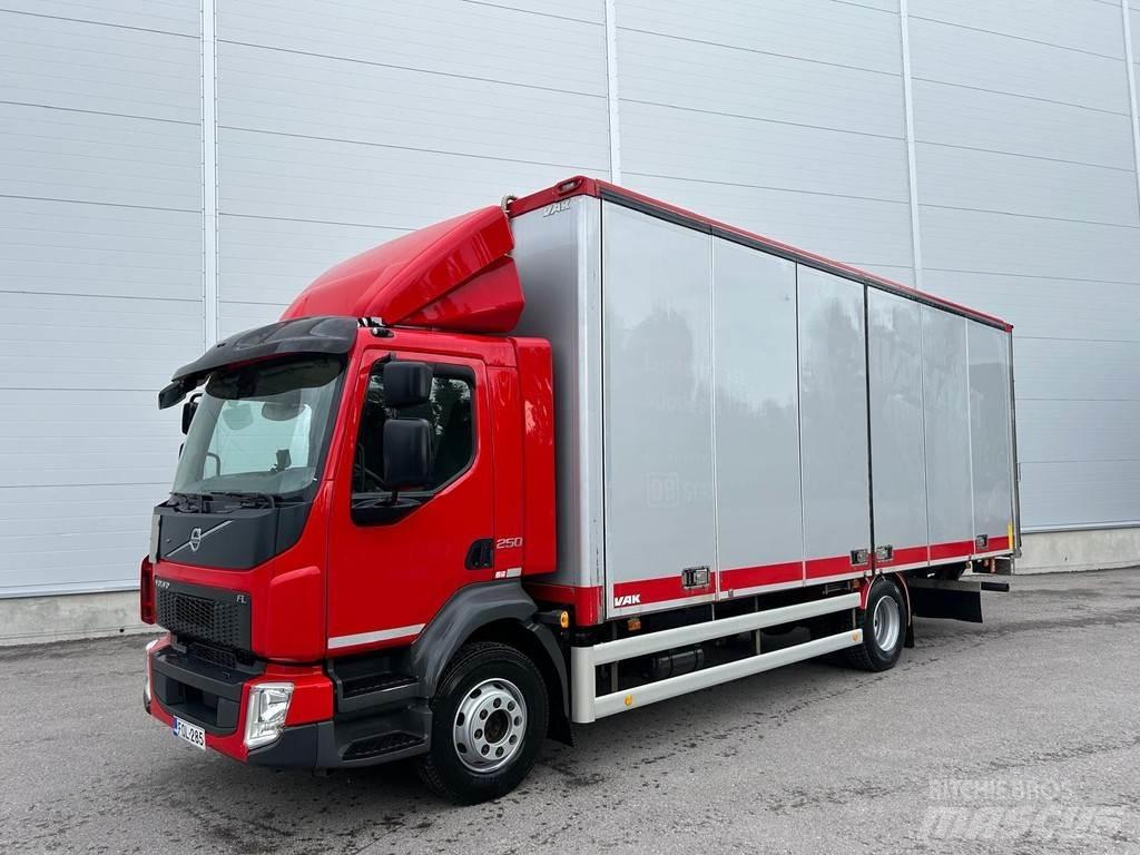 Volvo FL Caminhões de caixa fechada