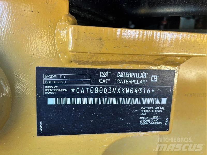 CAT D 3 Dozers - Tratores rastos