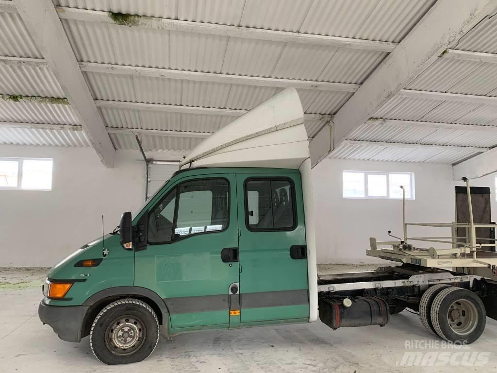 Iveco 3551 Carrinhas de caixa fechada