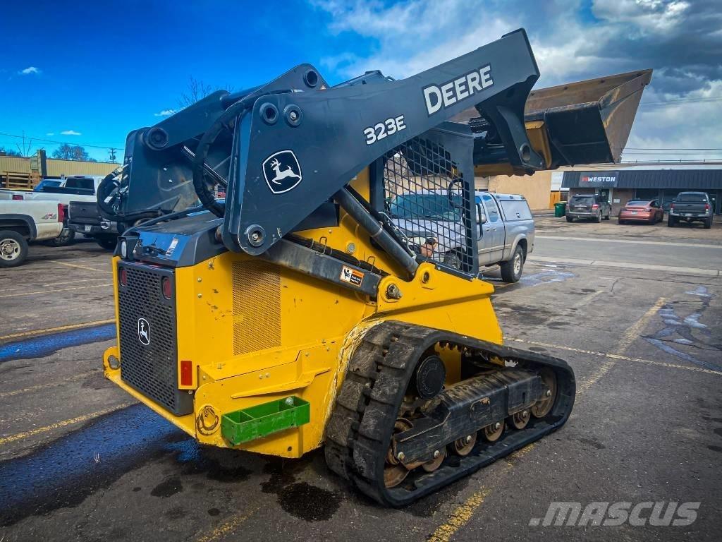 John Deere 323 E Minicarregadeiras