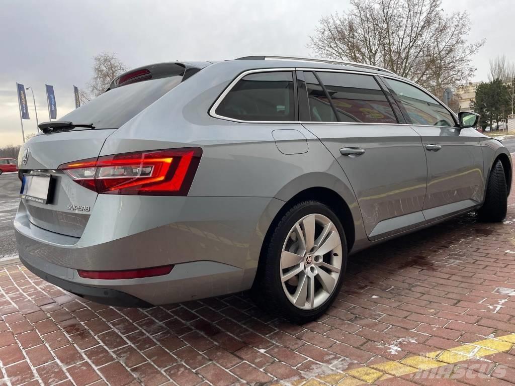 Skoda Superb Automóvel