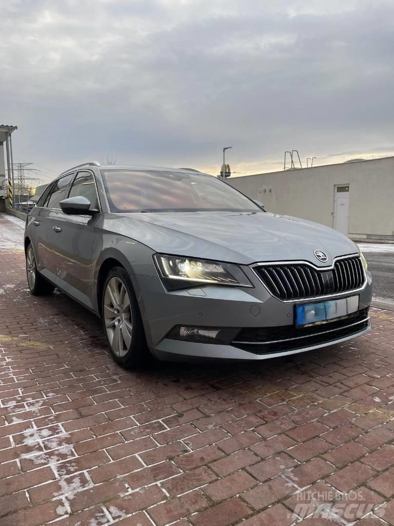 Skoda Superb Automóvel