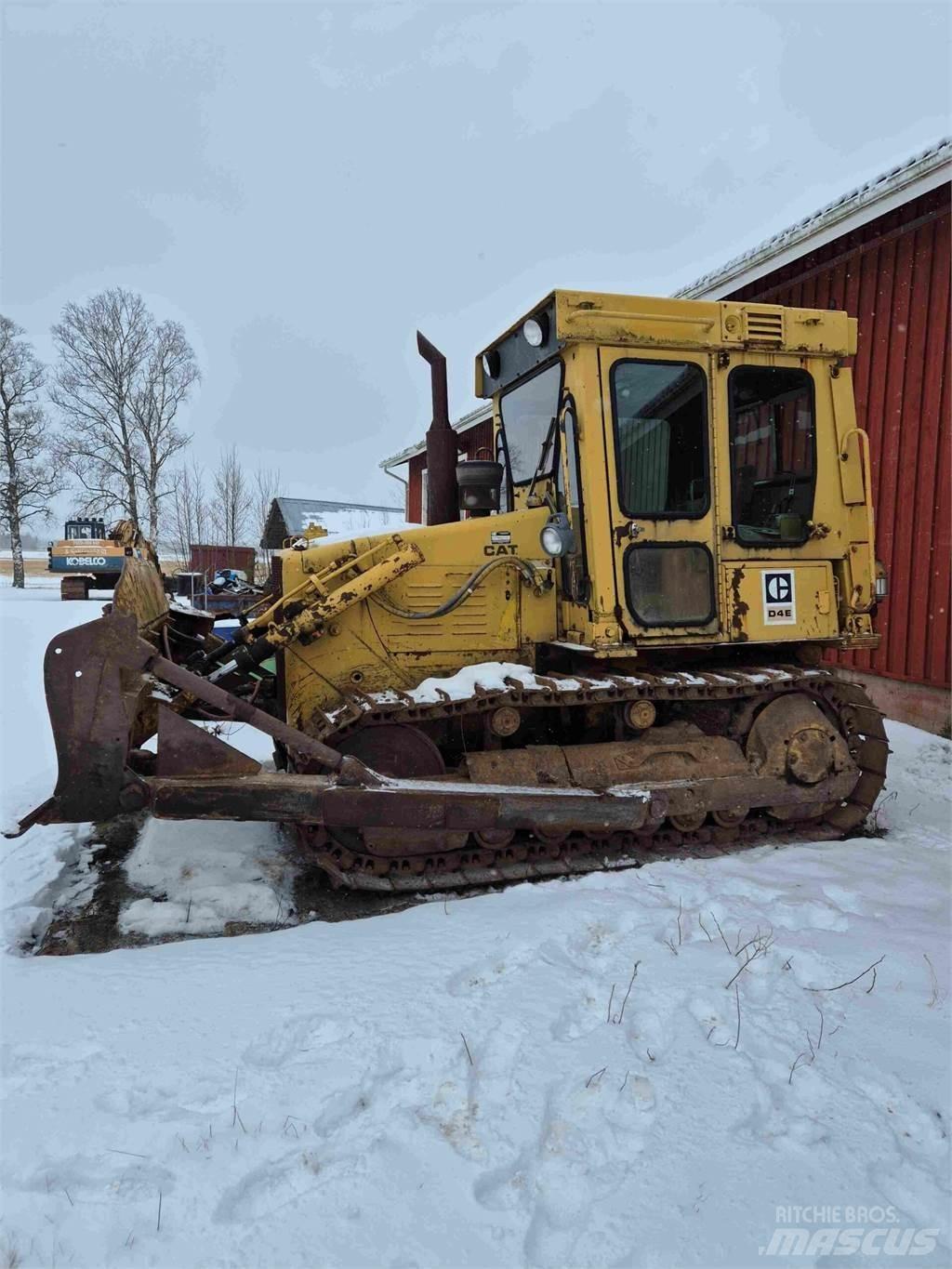 CAT D4E Dozers - Tratores rastos