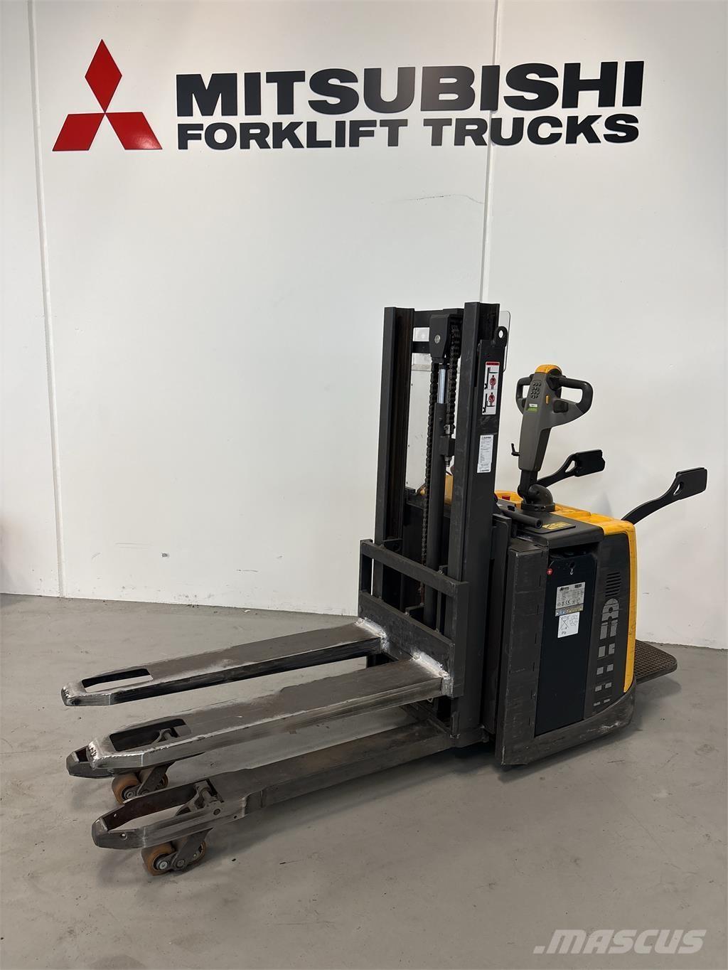 Atlet PDP200 Self propelled stackers