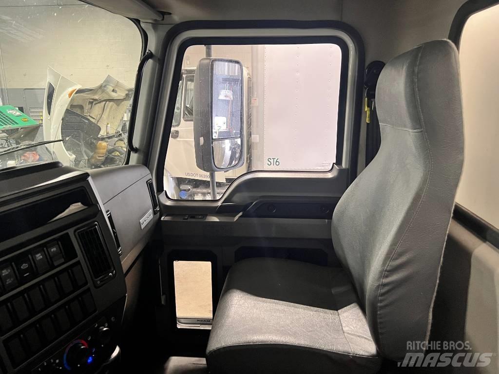 Mack MD 6 Caminhões de caixa fechada