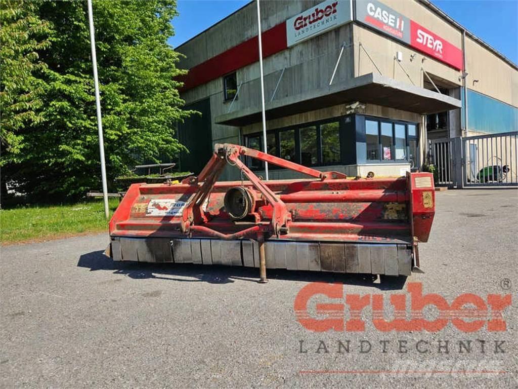  Mörba-Baumann 3000 Gadanheiras e cortadores de folhas para pastos