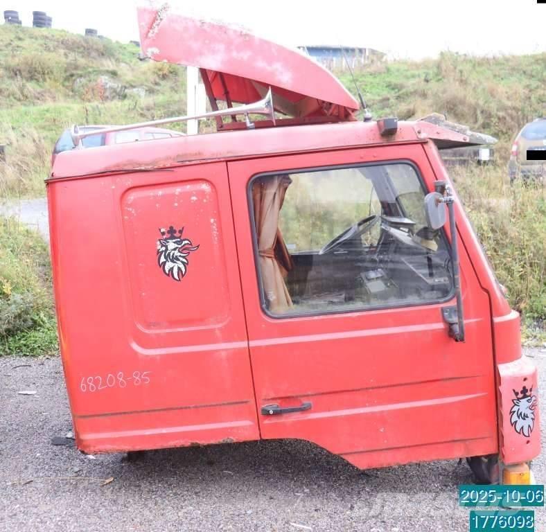 Scania P 82 M Cabines e interior