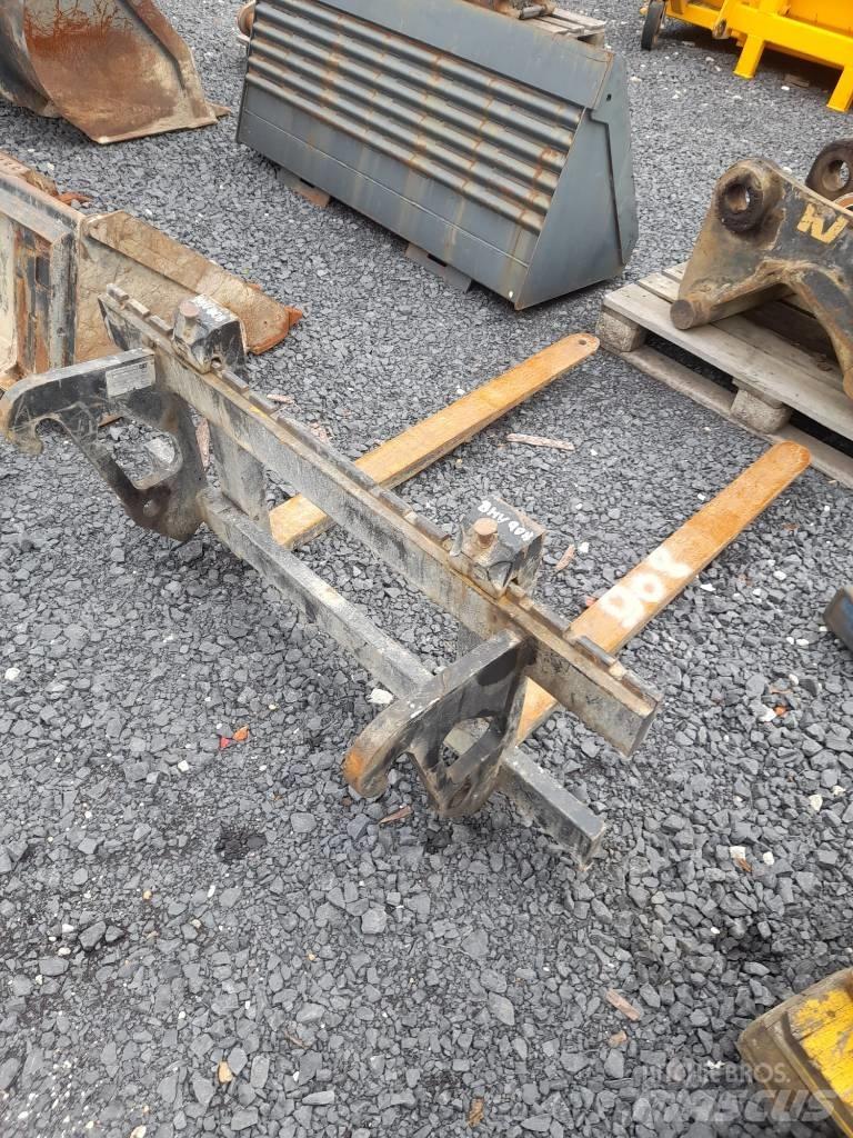 CAT 908M Carregadeiras de rodas