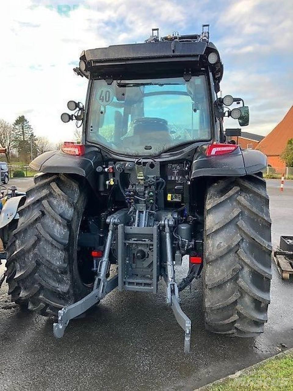 Valtra g135a Tratores Agrícolas usados