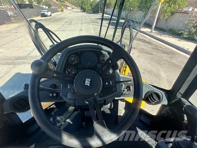 CAT IT 14 B Carregadeiras de rodas