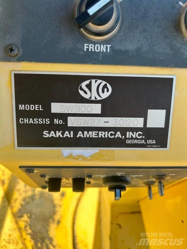 Sakai SW 900 Cilindros Compactadores de pneus