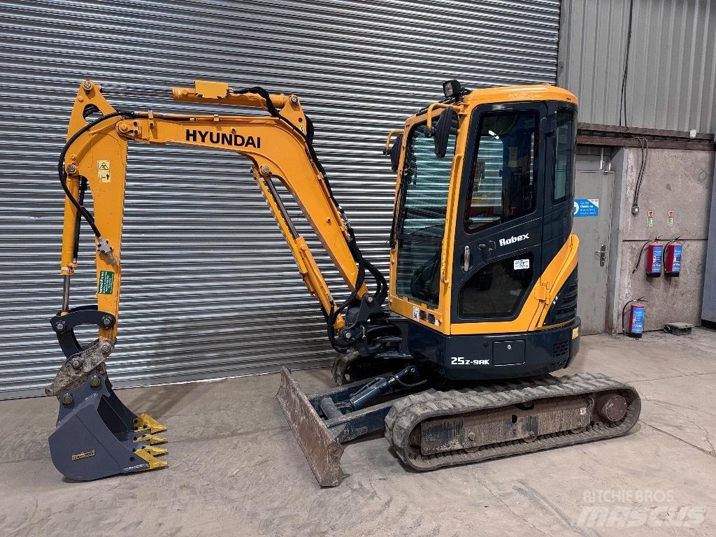 Hyundai R25Z-9 AK Miniescavadeiras