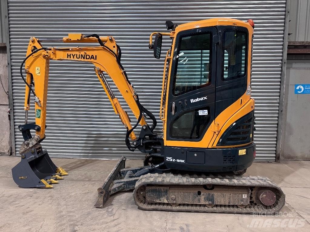 Hyundai R25Z-9 AK Miniescavadeiras