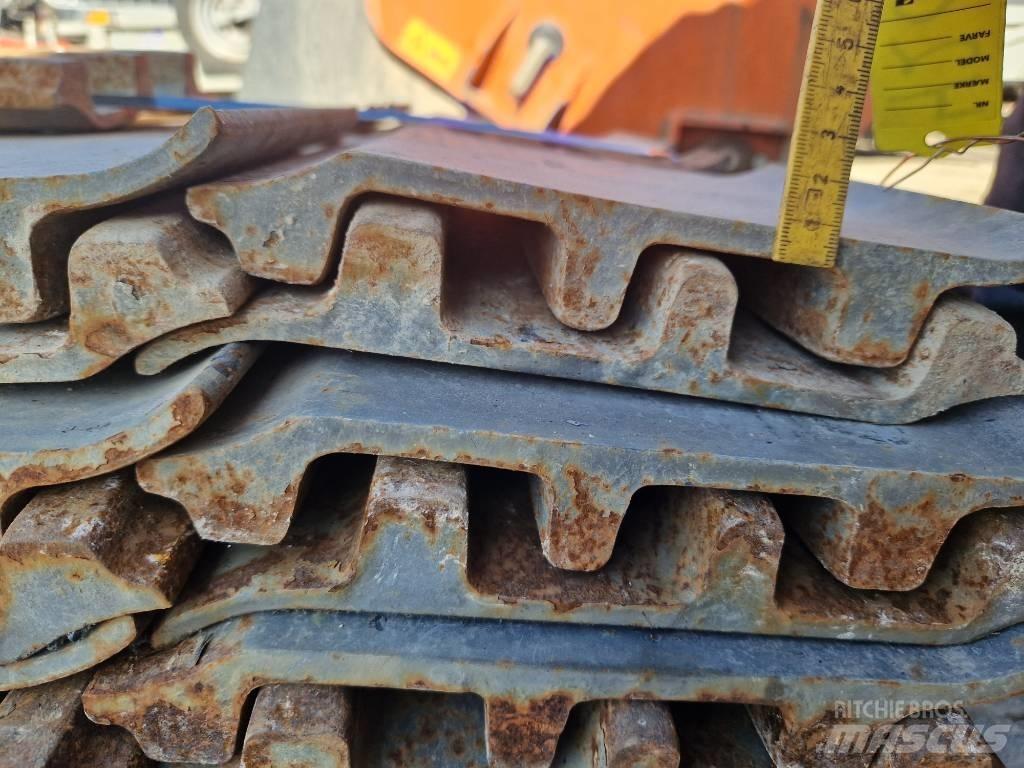 Volvo EC 200 Rastos