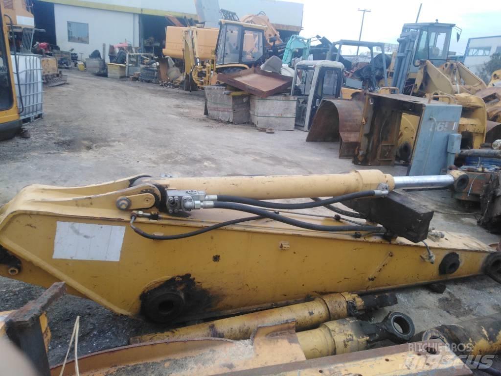CAT M 318 Chassis e suspensões