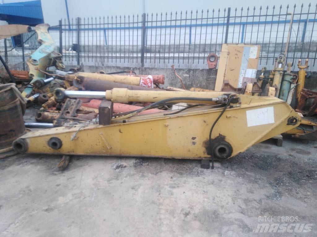CAT M 318 Chassis e suspensões