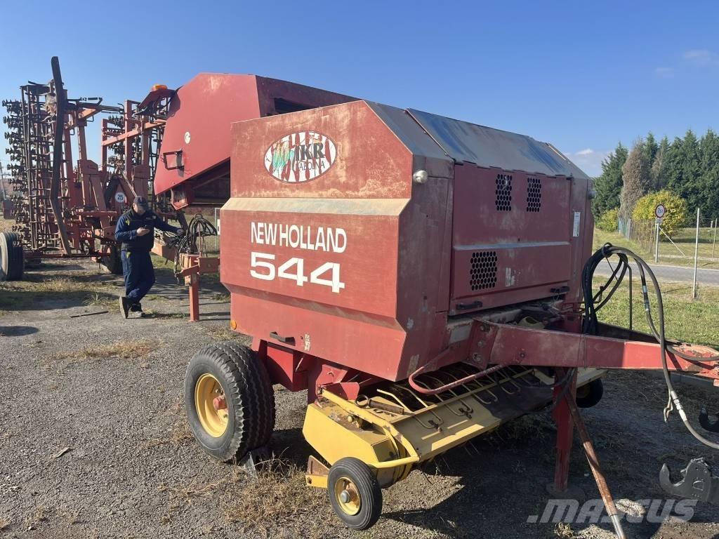 New Holland 544 Enfardadeira de rolos