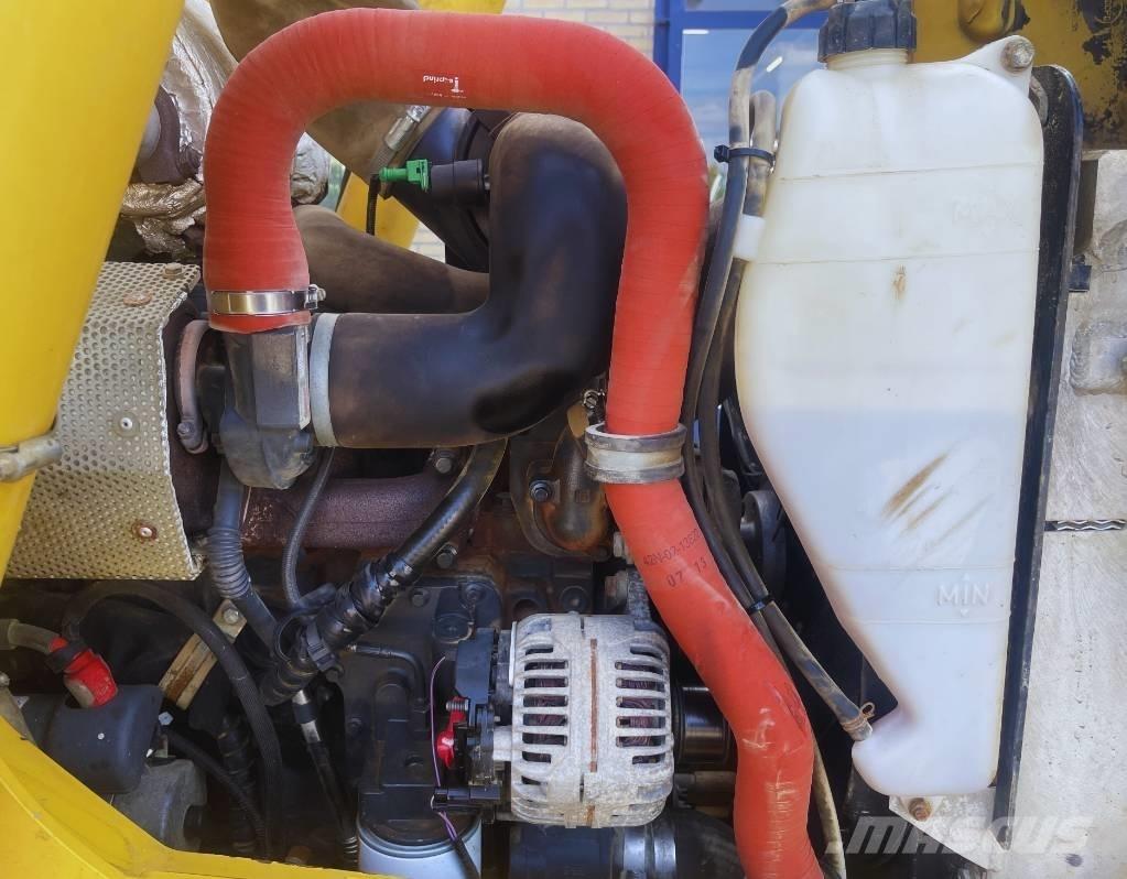 Komatsu WB 93 R-5 Retroescavadeiras