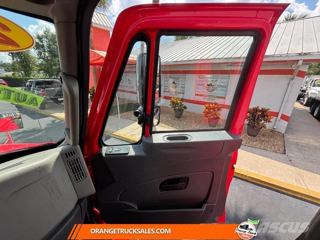 International 4300 Caminhões de caixa fechada