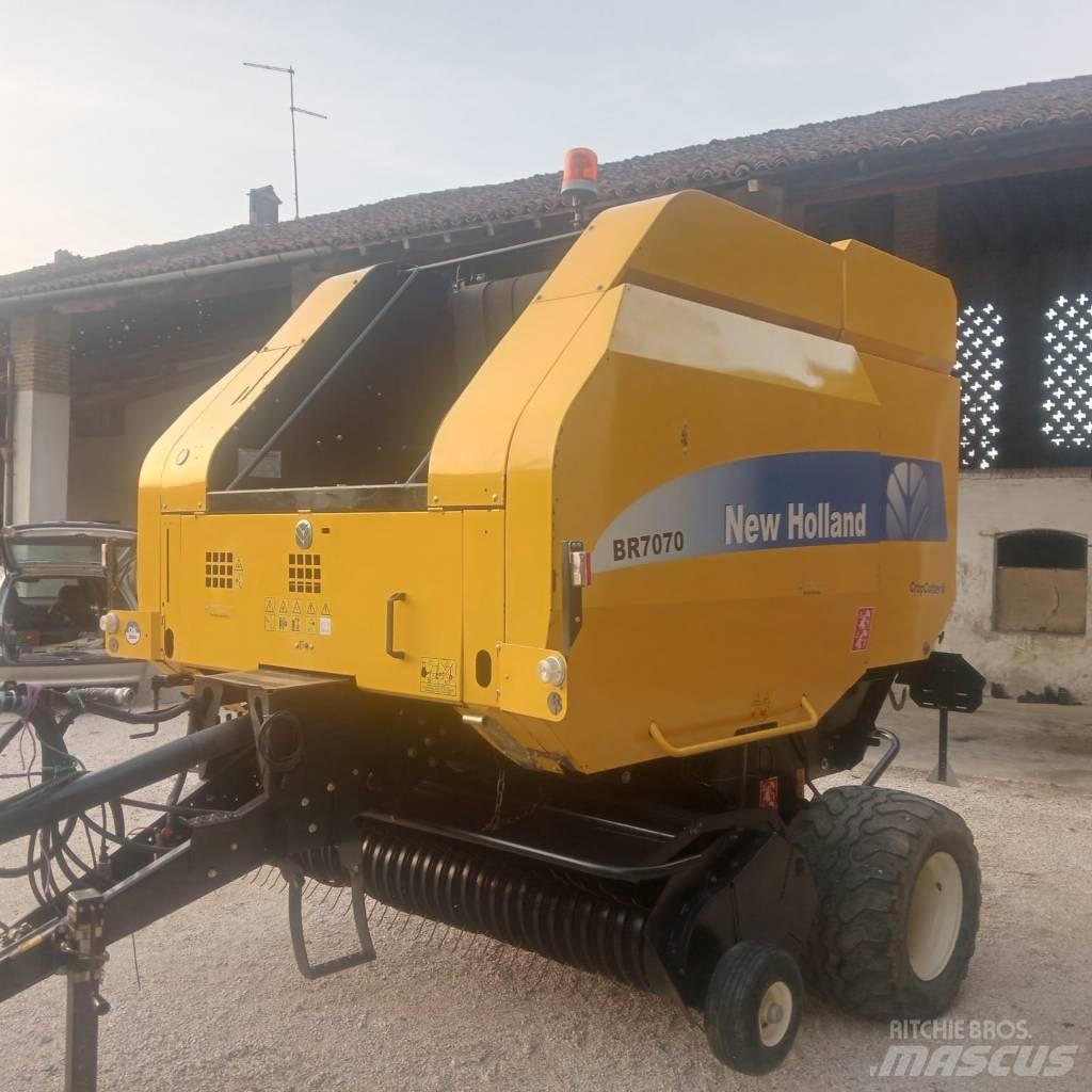 New Holland BR 7070 Enfardadeira de rolos