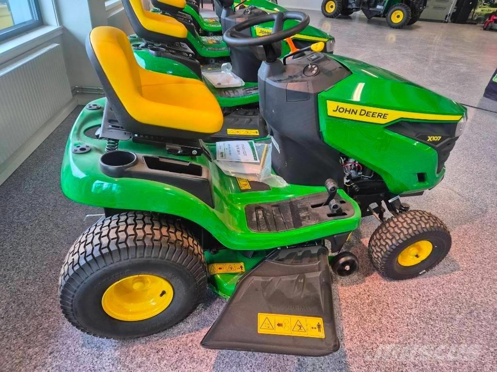 John Deere X 107 Corta-Relvas Riders