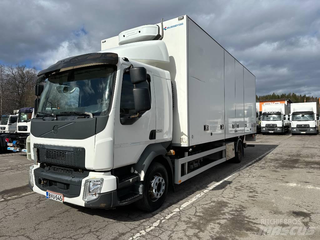 Volvo FL 250 Caminhões de caixa fechada