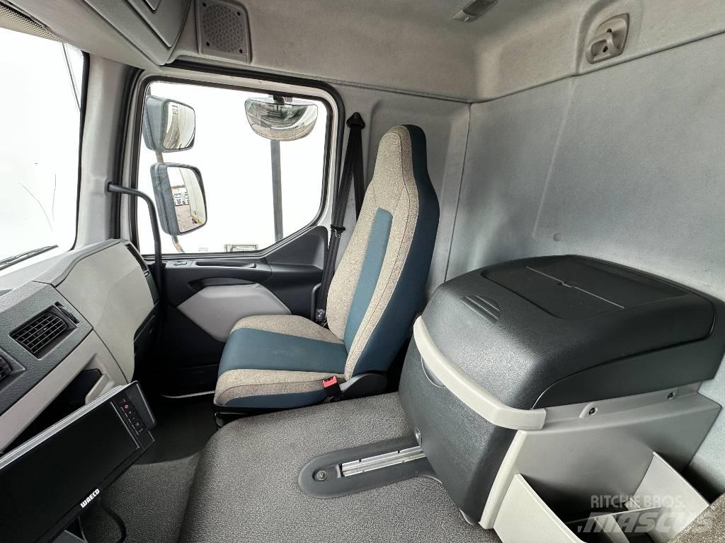 Volvo FL 250 Caminhões de caixa fechada