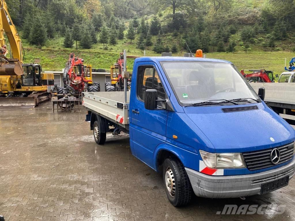 Mercedes-Benz 208 D Camiões estrado/caixa aberta