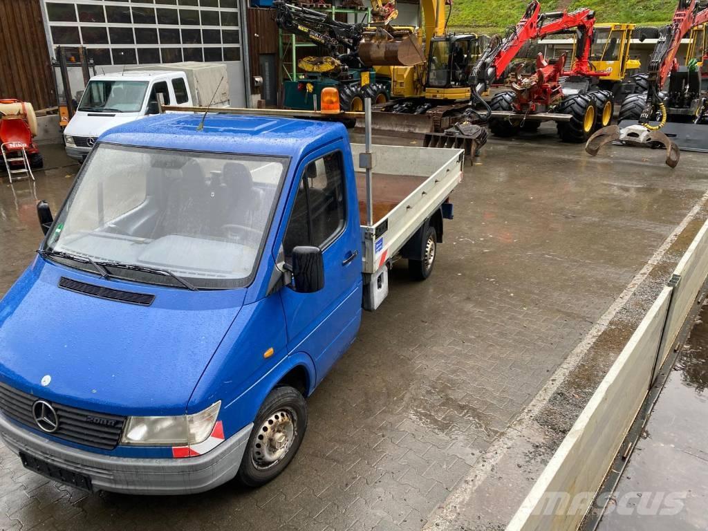 Mercedes-Benz 208 D Camiões estrado/caixa aberta