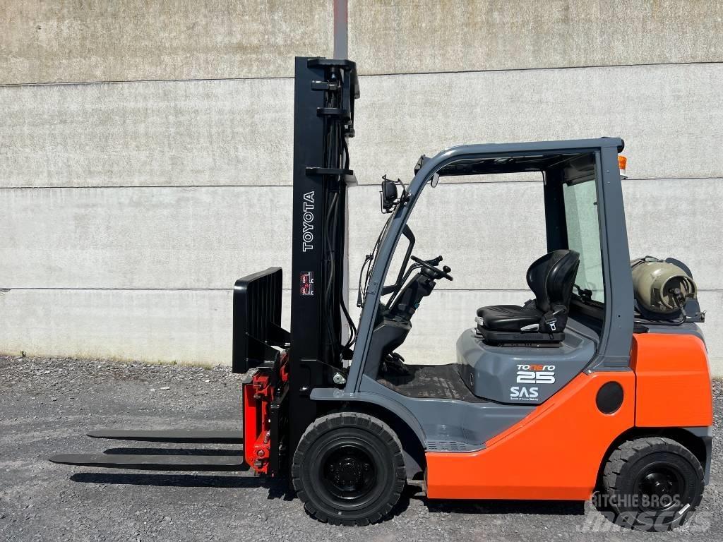 Toyota 02-8FGF25 Empilhadores a gás