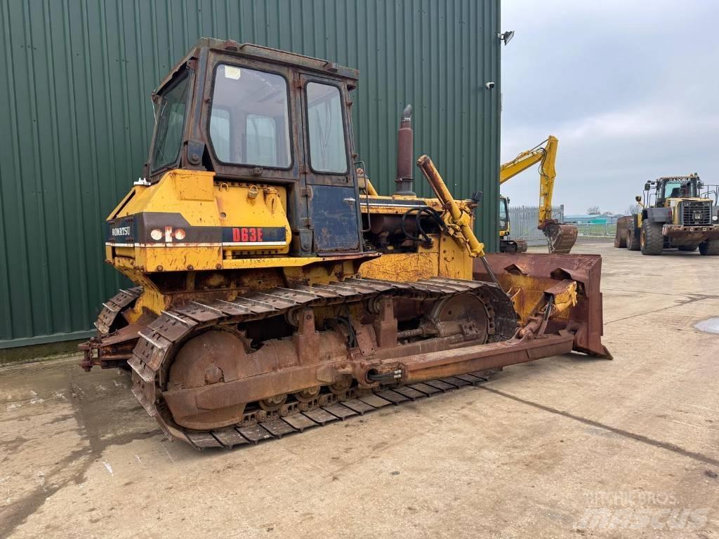 Komatsu D63E-1 Dozers - Tratores rastos