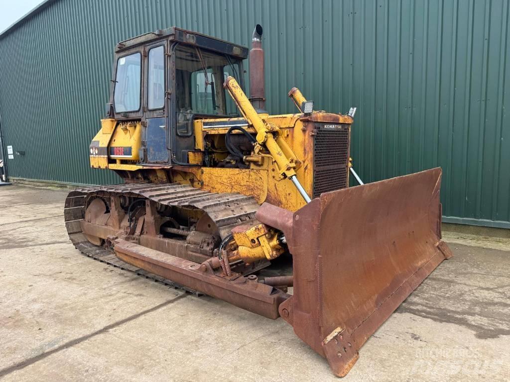 Komatsu D63E-1 Dozers - Tratores rastos